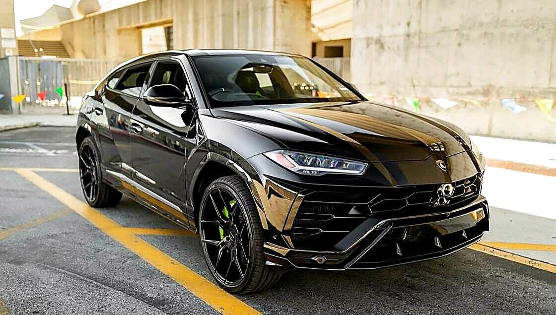 Rent Lamborghini URUS Black in Los Angeles 6